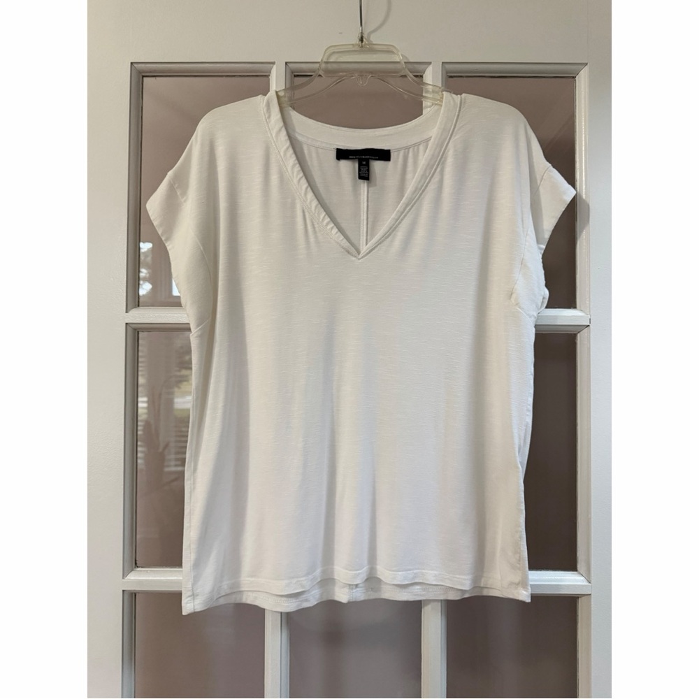 White House Black Market Women's White V-Neck Short Sleeve Tee